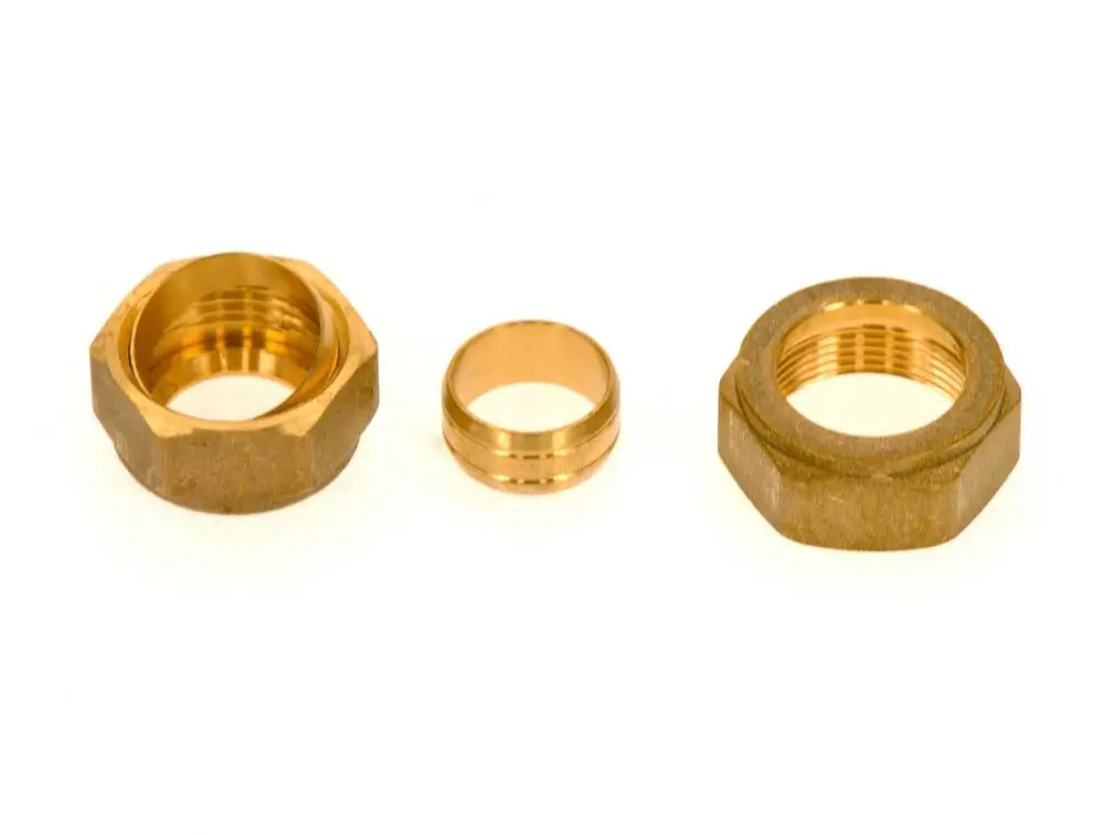 Drei Klemmringe aus Metall, die verschiedene Größen aufweisen. Sie sind Teil eines Sets von Bosch für Befestigungs- und Verbindungsanwendungen.